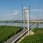 Ponte di Brăila: assemblaggio dei cavi e sollevamento dell’impalcato sul Danubio