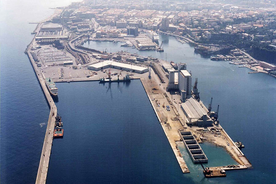Terminal portuali: coordinare opere civili, attrezzature e collegamenti